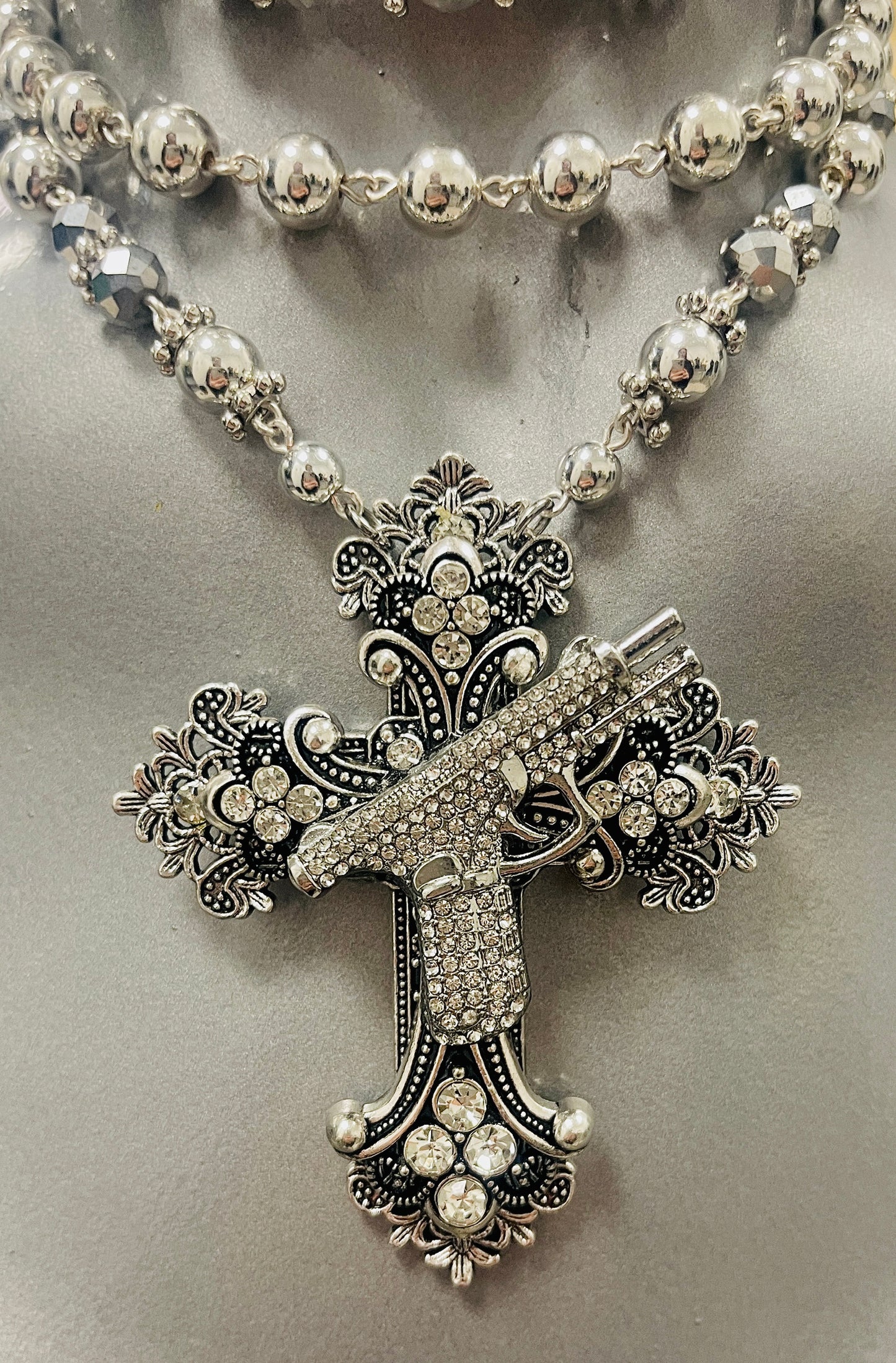 “La Belle Dangereuse” 3Dcross Choker