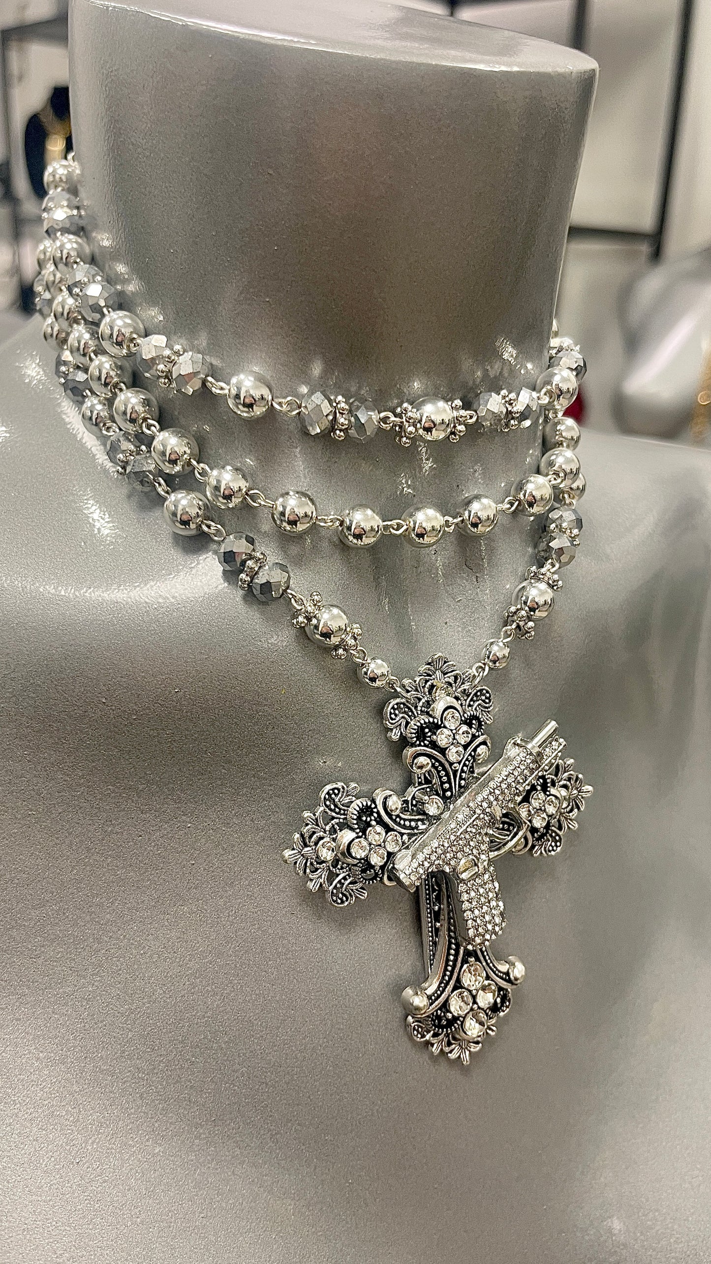 “La Belle Dangereuse” 3Dcross Choker