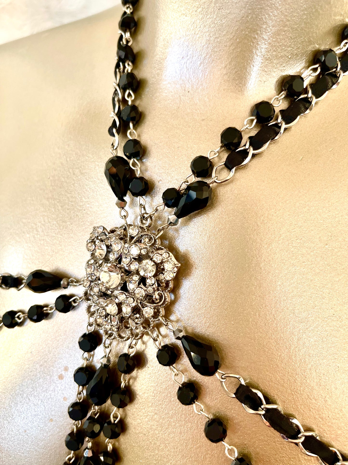 “Black Diamond” Décolletage Harness